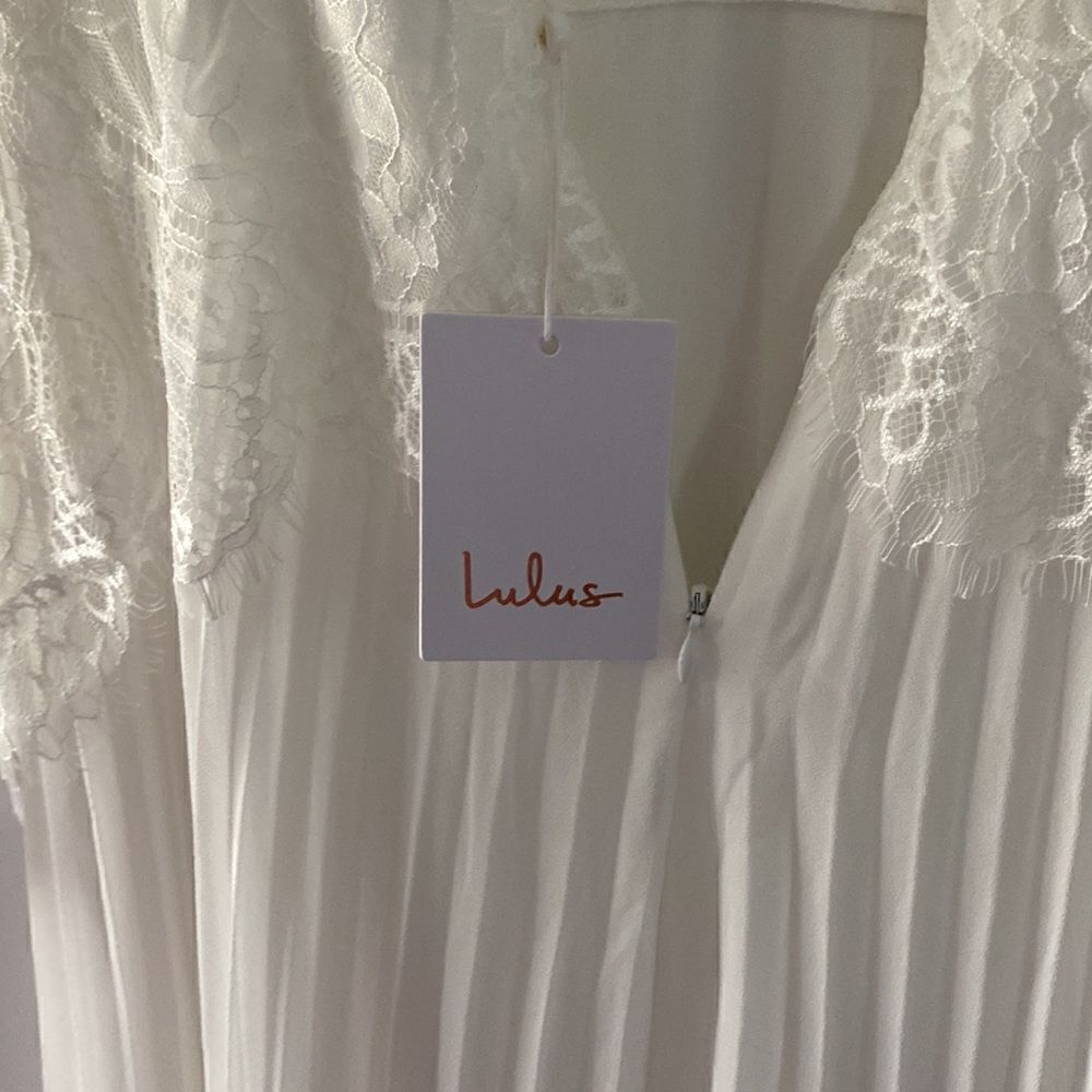 Lulus  Wedding Dress/Gown - Picture 6 of 8